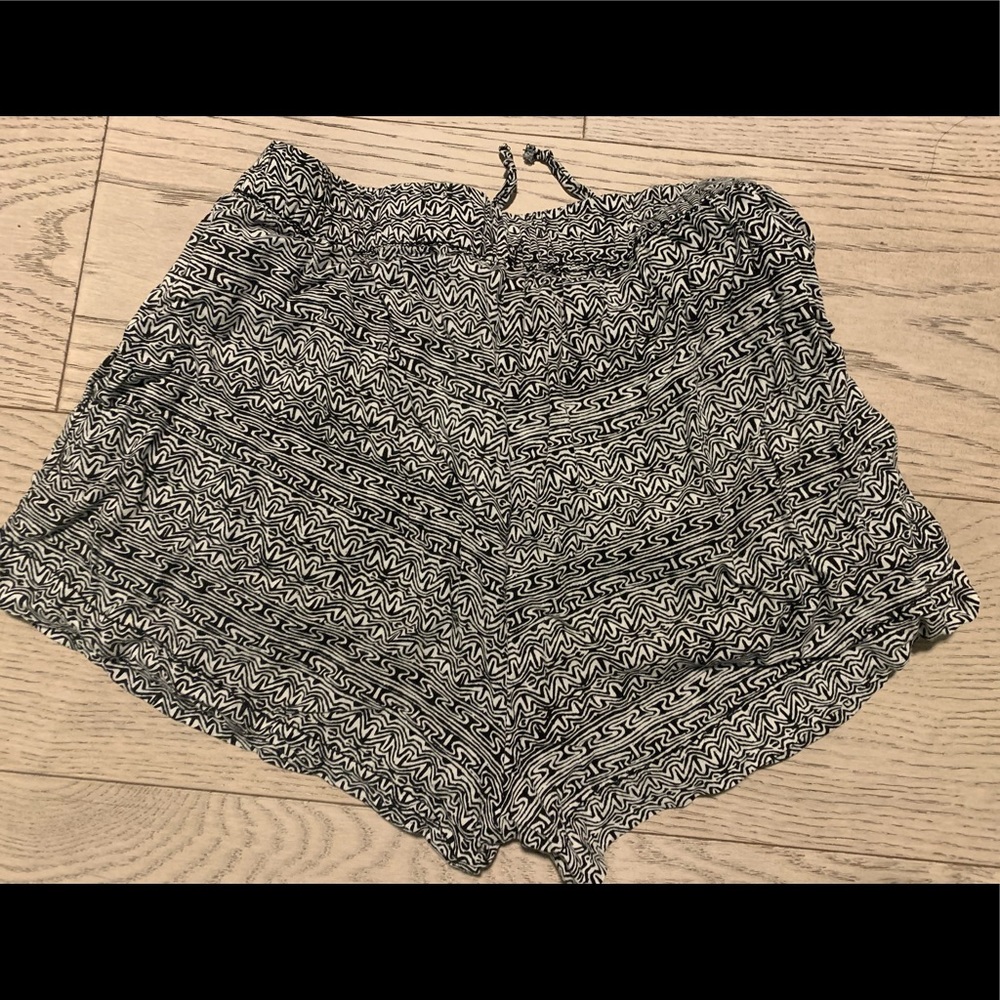 Aztec printed shorts - Picture 2 of 3